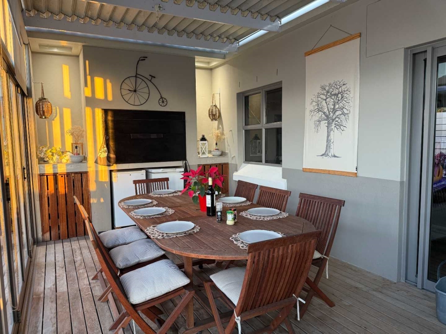 2 Bedroom Property for Sale in Plattekloof Western Cape